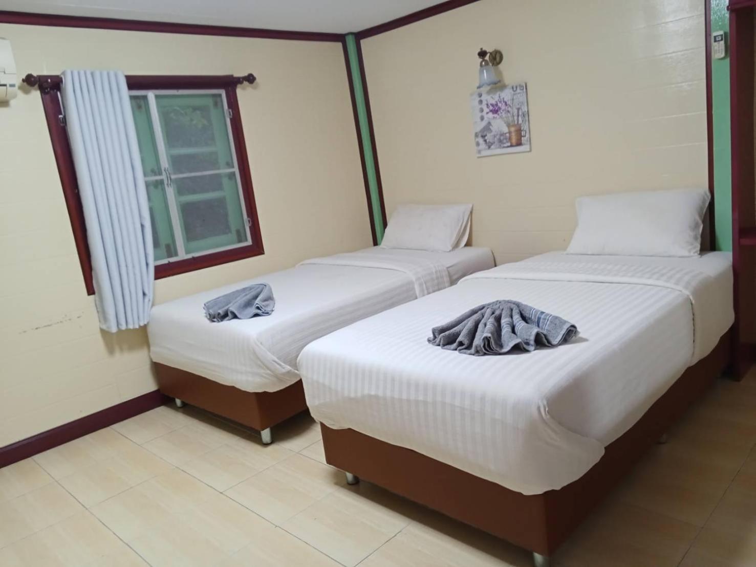 Haad Somboon House Hotel Bang Saphan Exterior photo