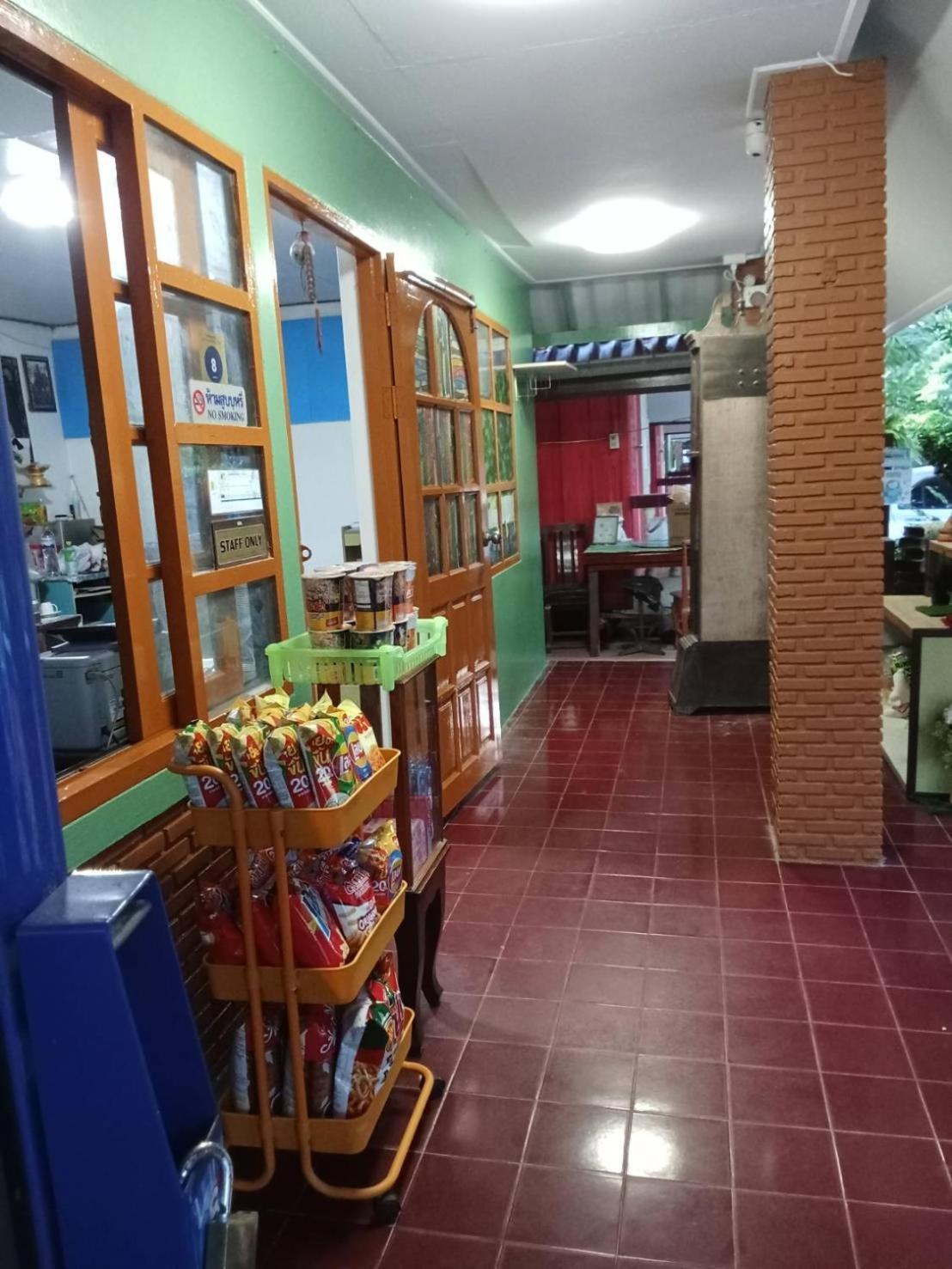 Haad Somboon House Hotel Bang Saphan Exterior photo