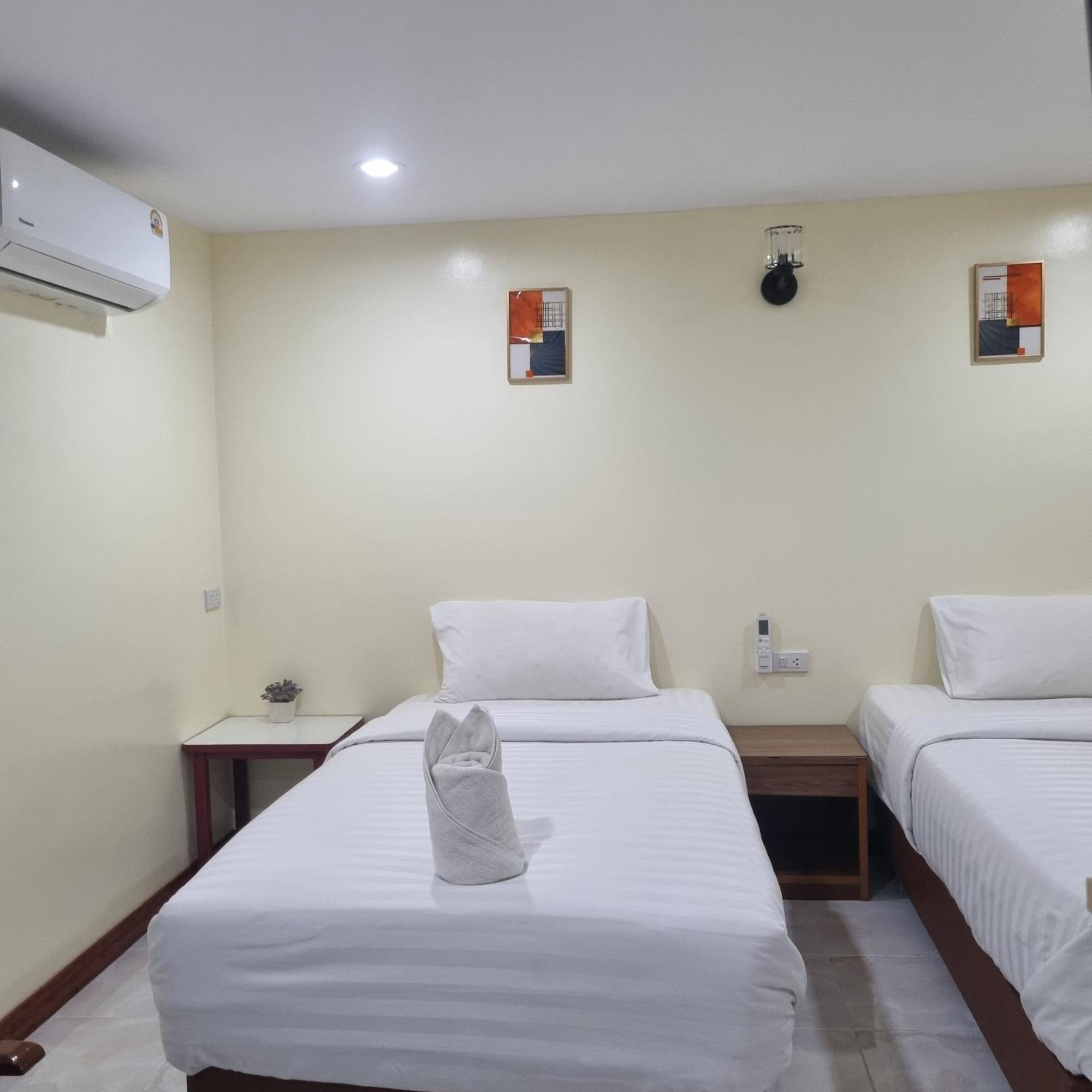 Haad Somboon House Hotel Bang Saphan Room photo