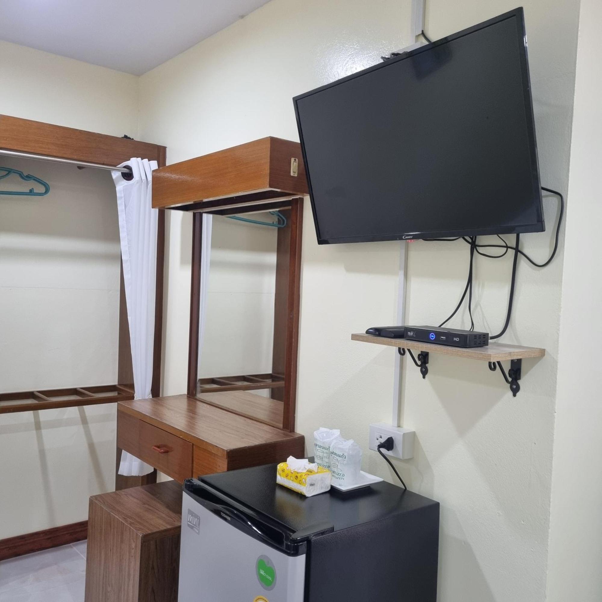 Haad Somboon House Hotel Bang Saphan Exterior photo