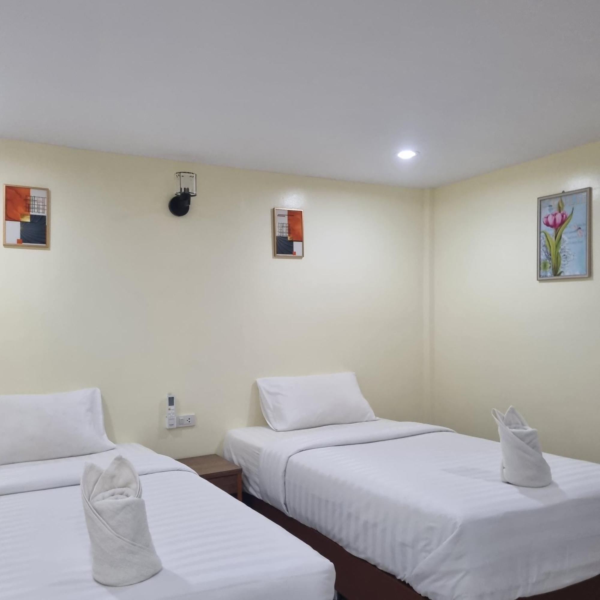 Haad Somboon House Hotel Bang Saphan Exterior photo
