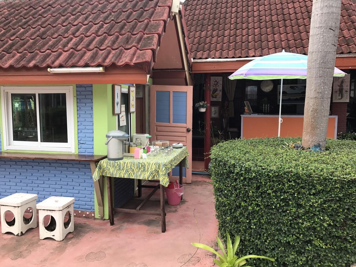 Haad Somboon House Hotel Bang Saphan Exterior photo