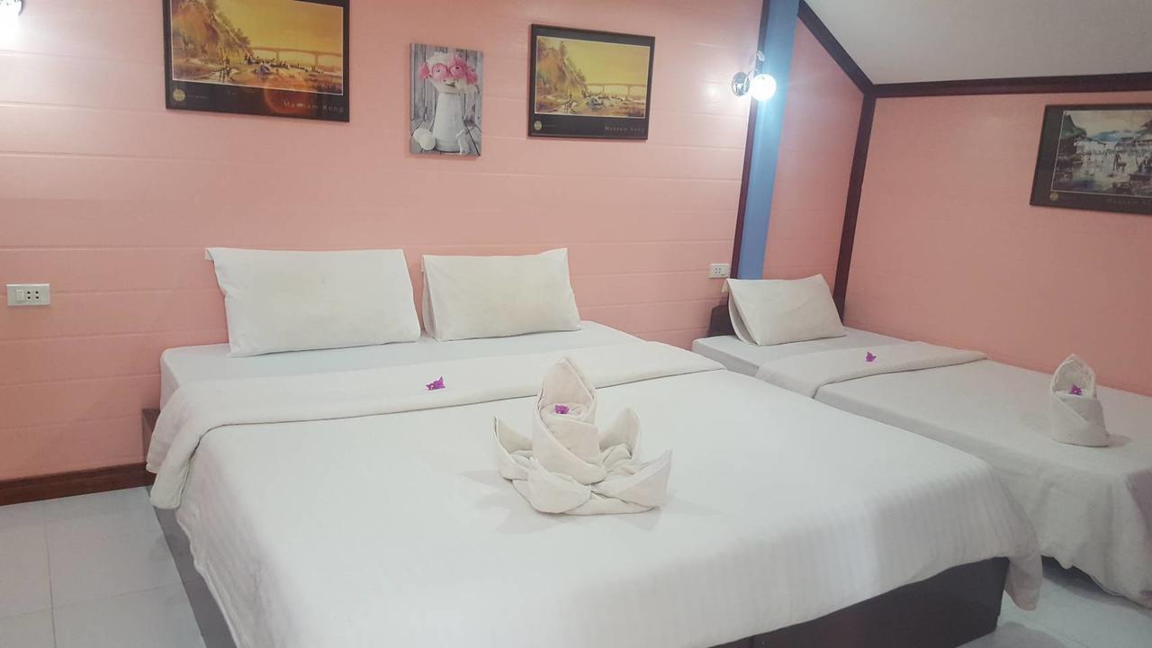 Haad Somboon House Hotel Bang Saphan Exterior photo