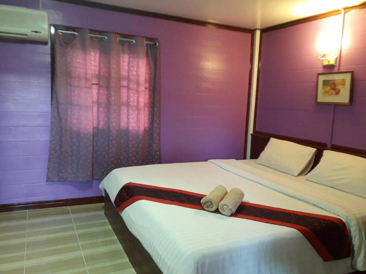 Haad Somboon House Hotel Bang Saphan Exterior photo